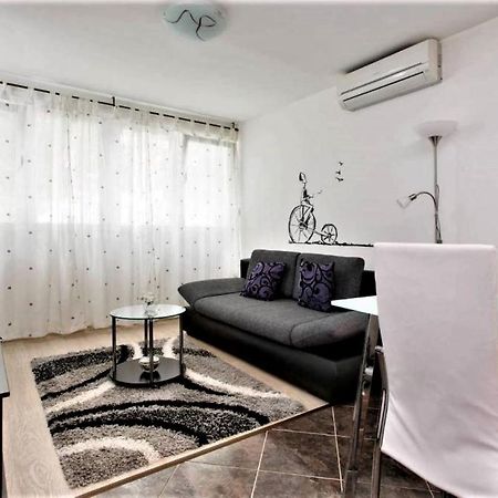 Apartment Stanic - "Home Away From Home" Split Exterior photo